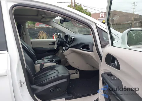 2019 Chrysler Pacifica Limited z USA, uszkodzony, nr VIN 2C4RC1GG3KR588170